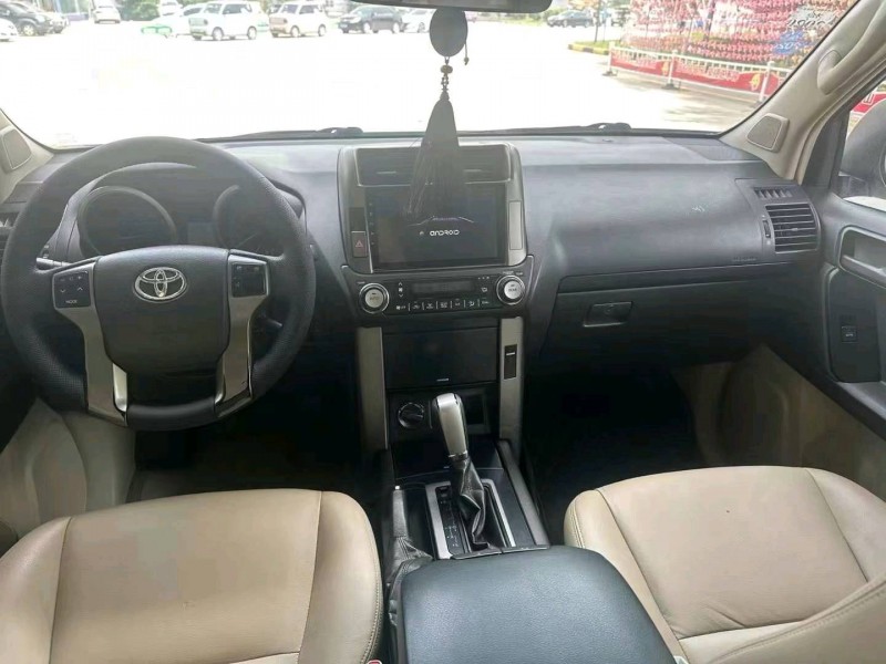 郑州10年丰田普拉多6