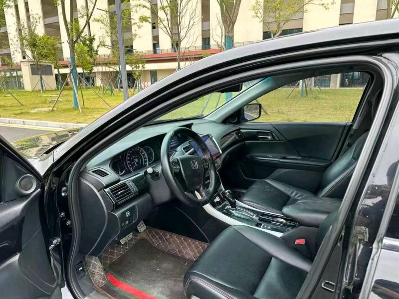 苏州17年本田雅阁5