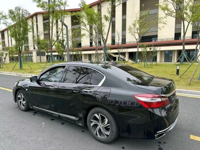 苏州17年本田雅阁7