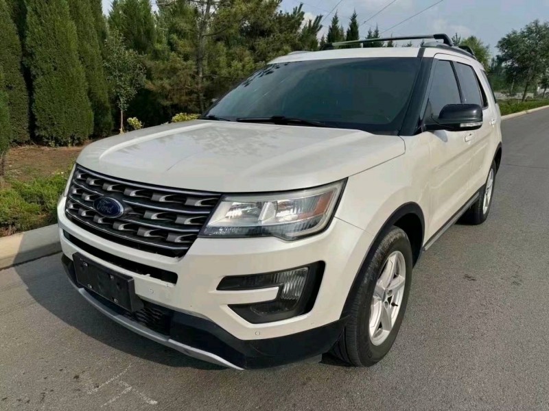 济宁16年福特探险者3