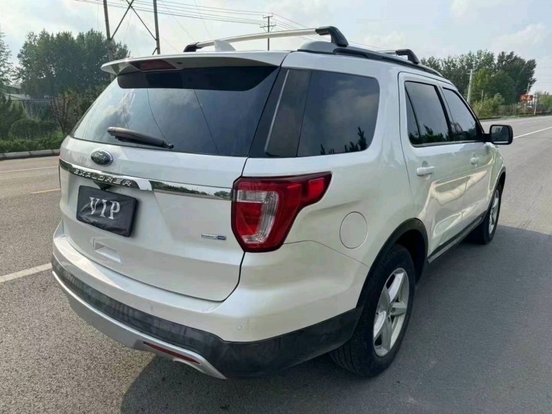 济宁16年福特探险者4