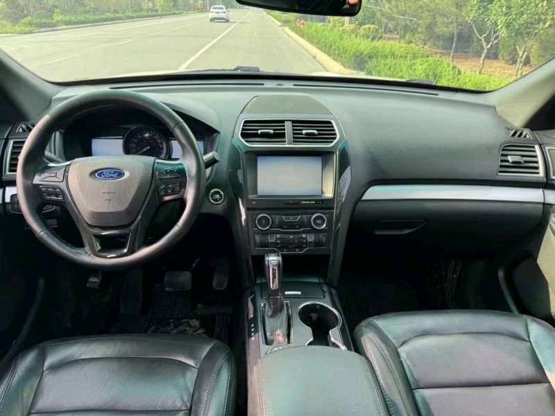 济宁16年福特探险者5