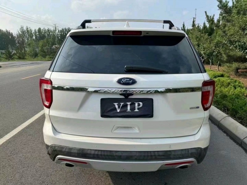 济宁16年福特探险者7