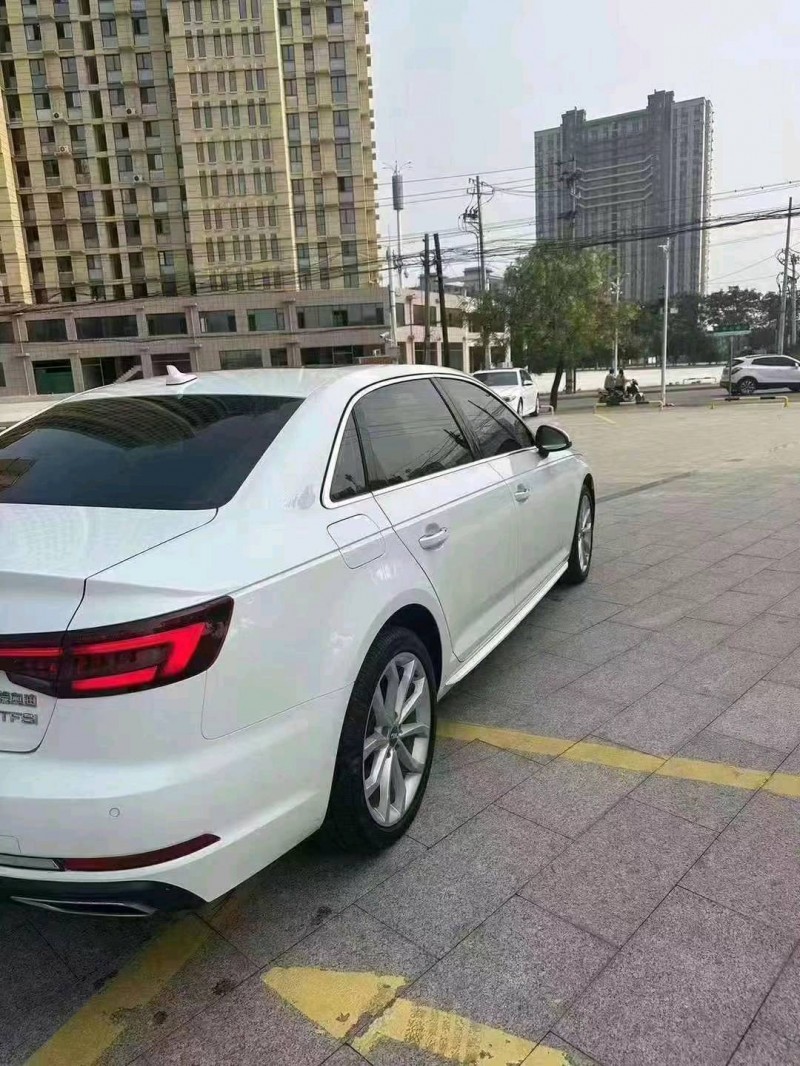 济宁19年奥迪A4L7