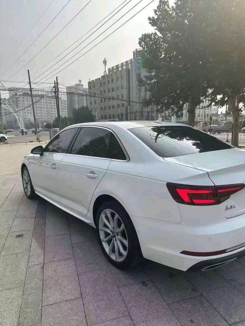 济宁19年奥迪A4L8