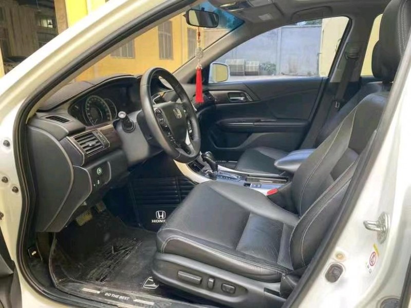 济宁14年本田雅阁5