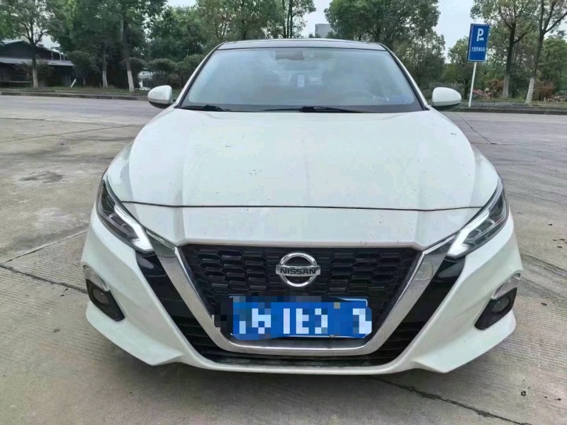 武汉22年日产天籁1