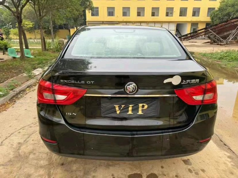 济宁17年别克英朗9