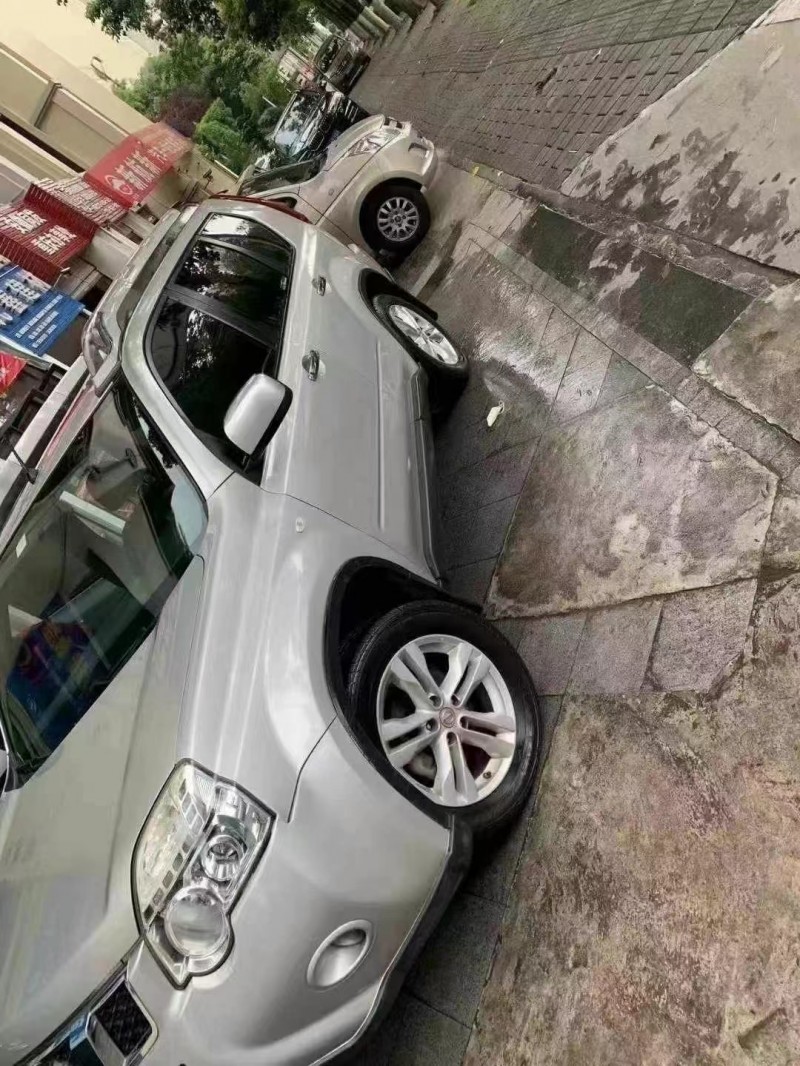 郑州14年日产奇骏2