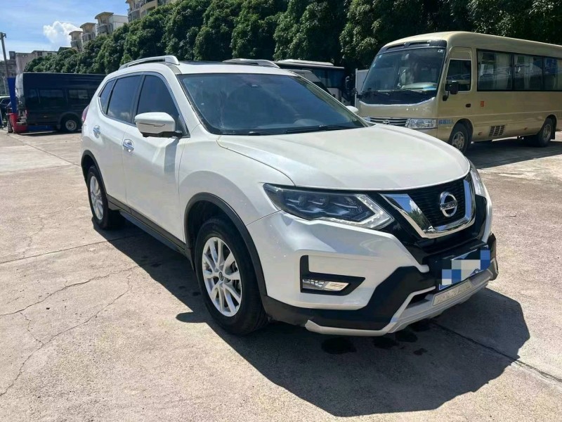 南寧21年日產奇駿3