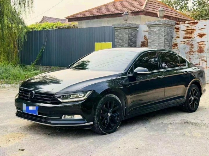 济南17年大众迈腾2