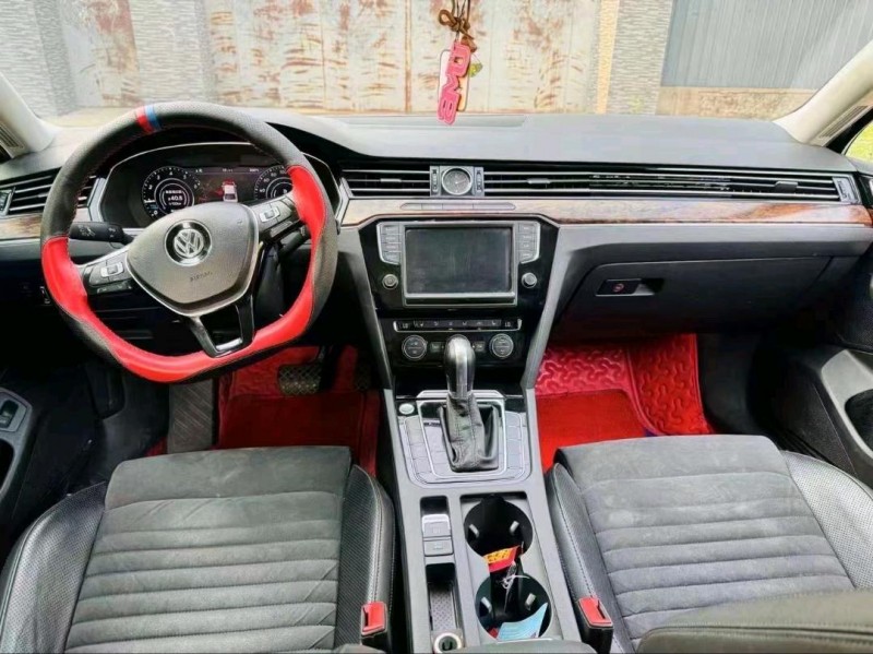 济南17年大众迈腾7