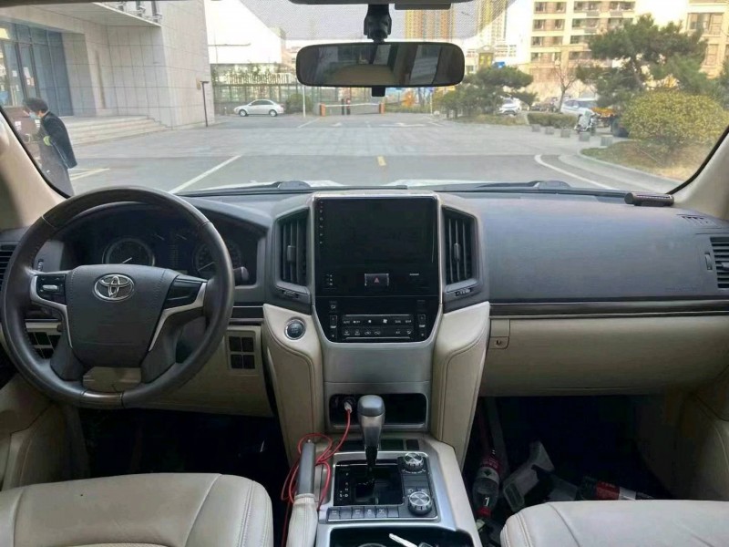 济南20年丰田兰德酷路泽8