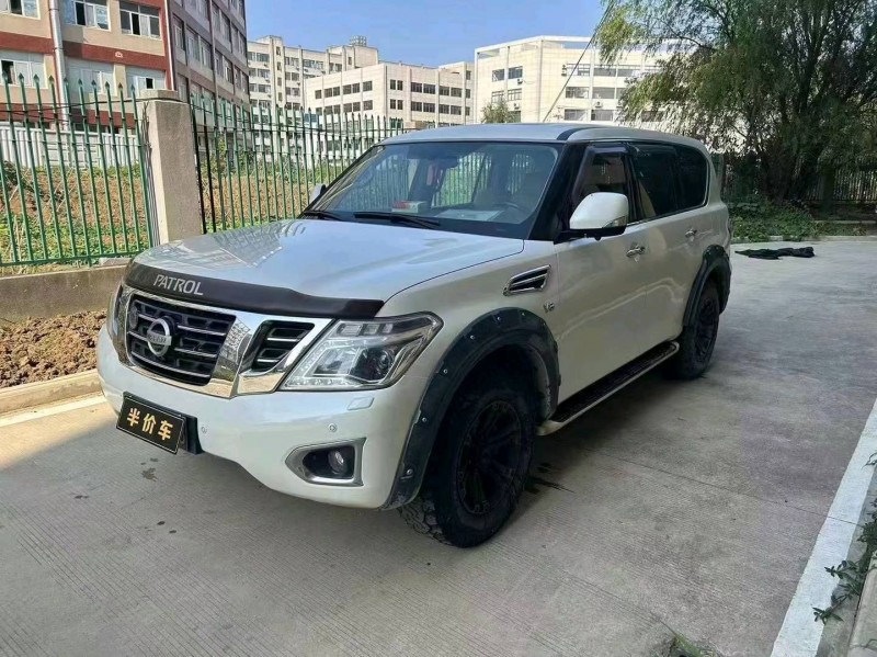 武汉17年日产途乐2