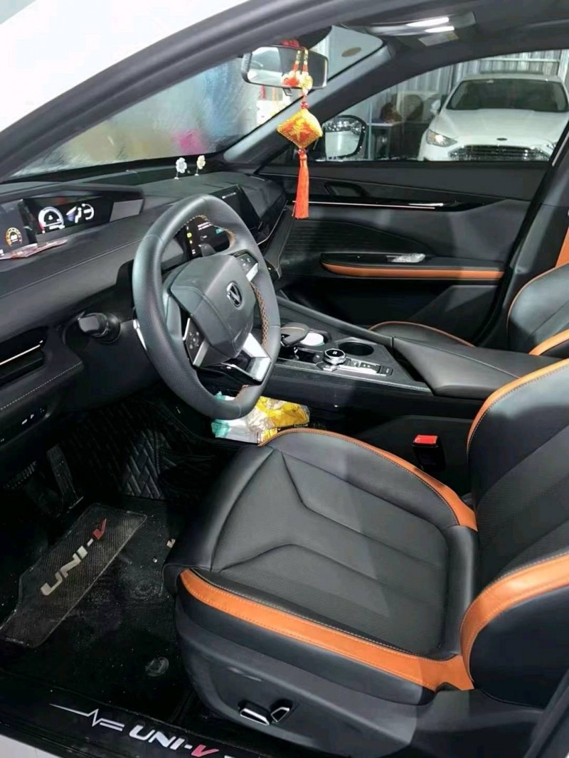 珠海23年長安汽車UNI-V9