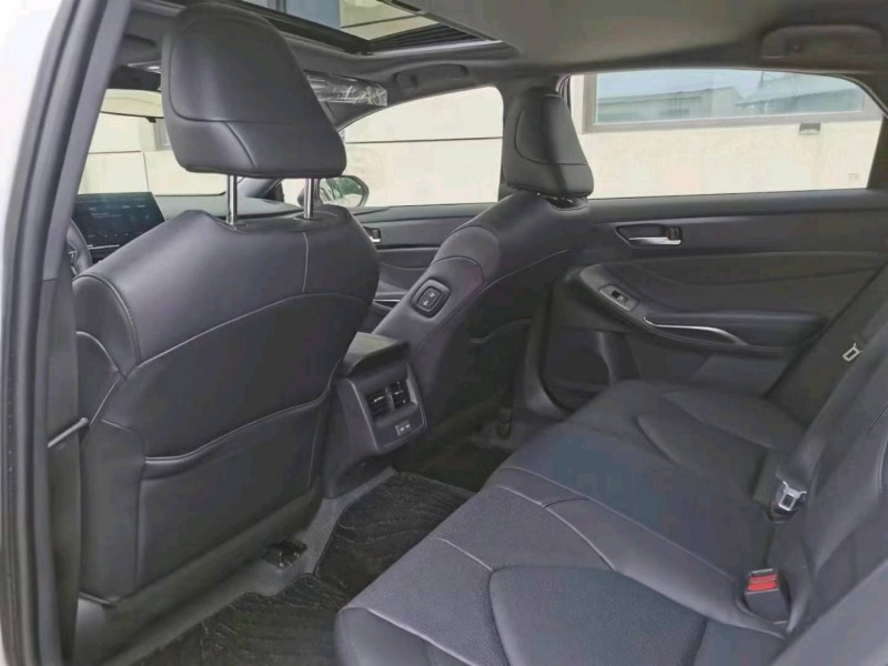 保定22年丰田亚洲龙6