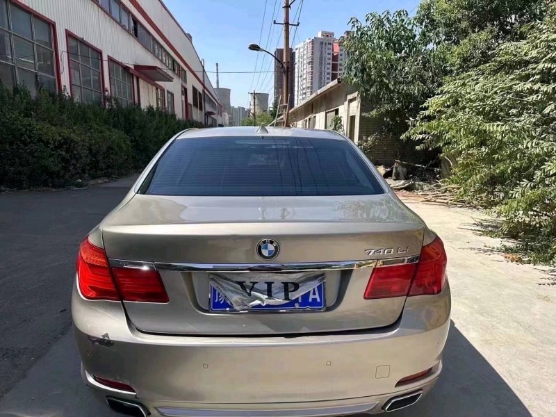 郑州11年宝马7系9