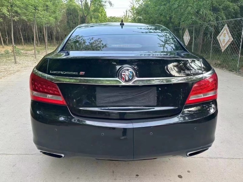 济宁15年别克君越9