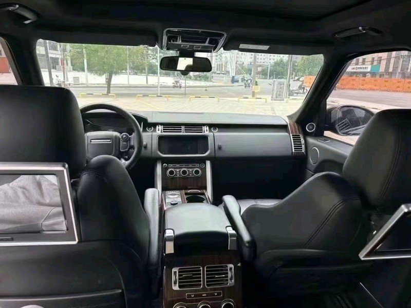 济宁17年路虎揽胜行政4