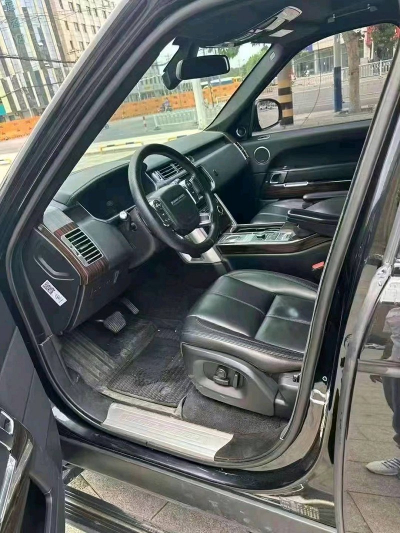 济宁17年路虎揽胜行政5