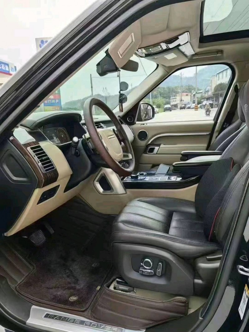 济宁17年路虎揽胜行政4