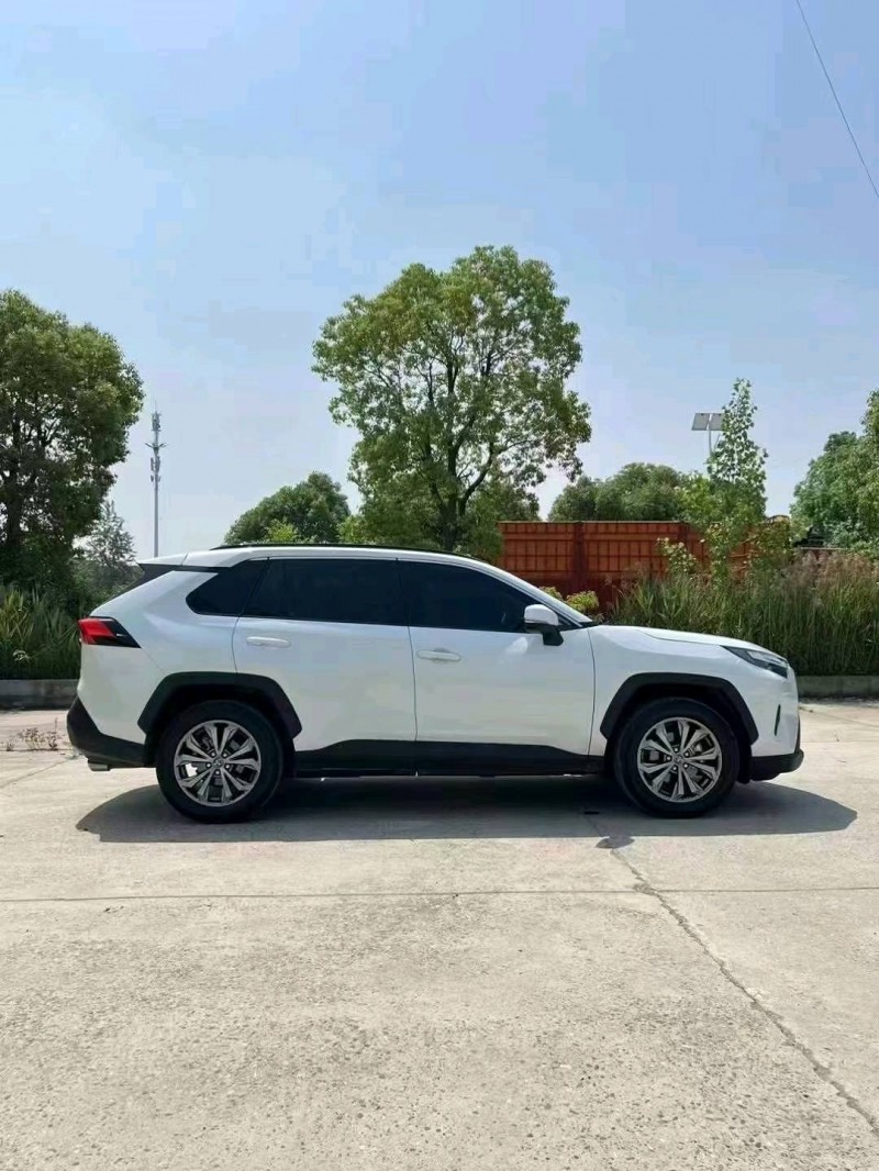 襄陽24年豐田RAV4榮放4