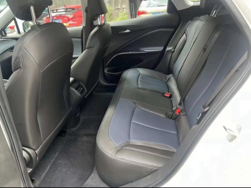 济宁24年别克微蓝6