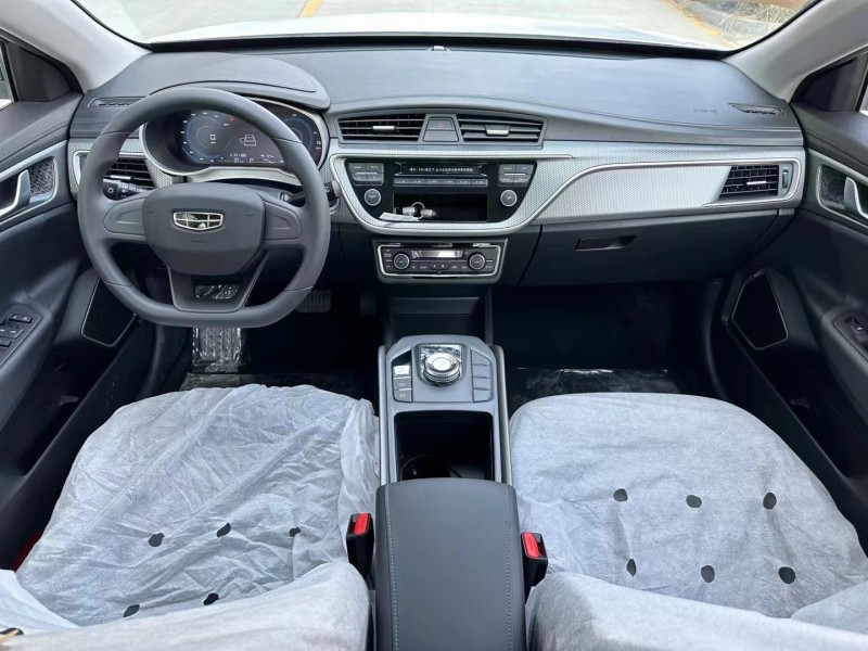 济宁24年吉利帝豪6