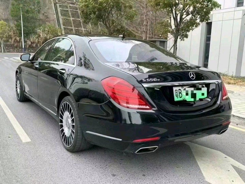 广州17年奔驰S8