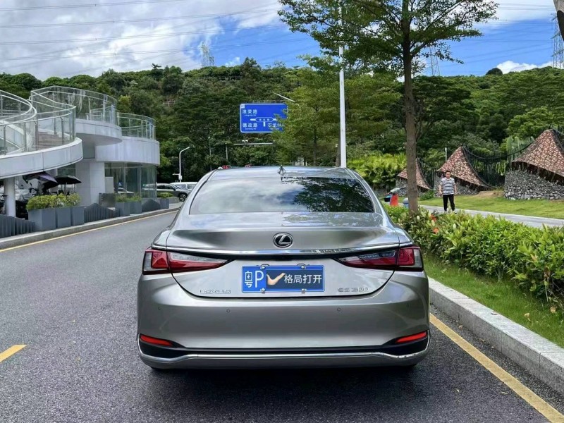 广州23年雷克萨斯ES9