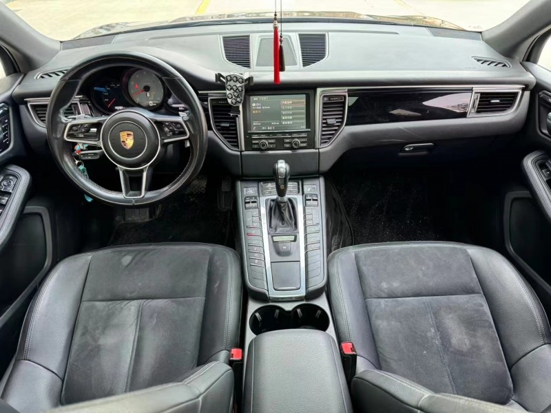 济宁16年保时捷Macan8