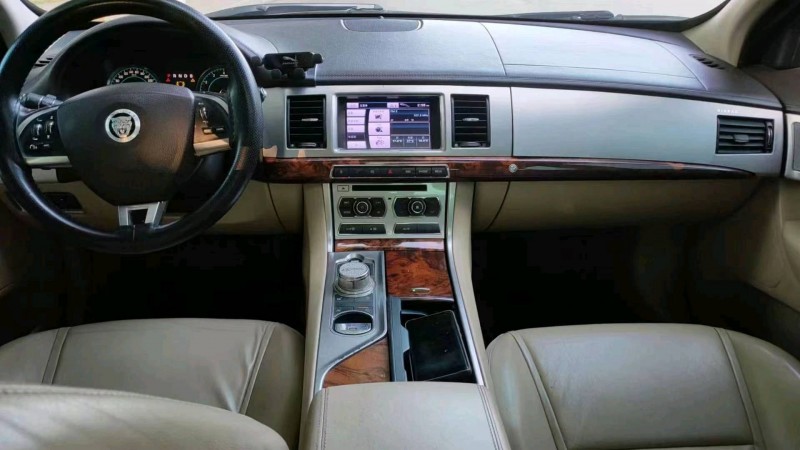 保定13年捷豹XF8