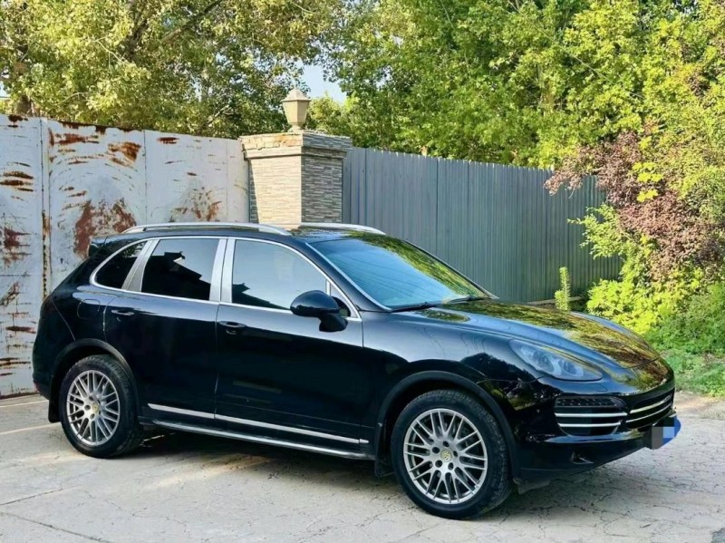 潍坊17年保时捷卡宴4