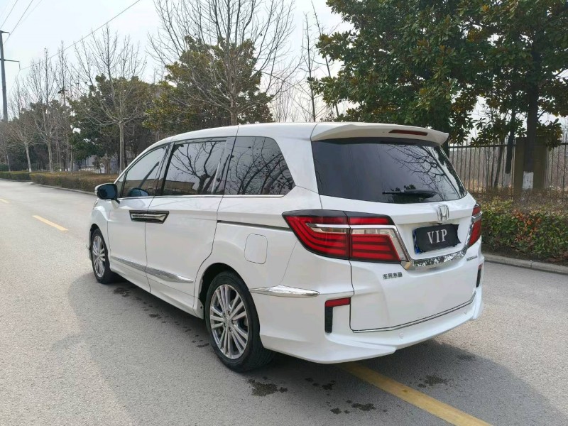 徐州17年本田艾力绅8