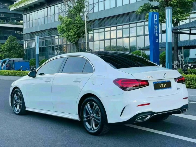 东莞22年奔驰A8