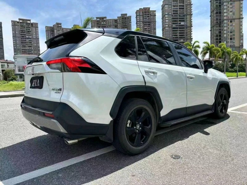 徐州22年丰田RAV4荣放8