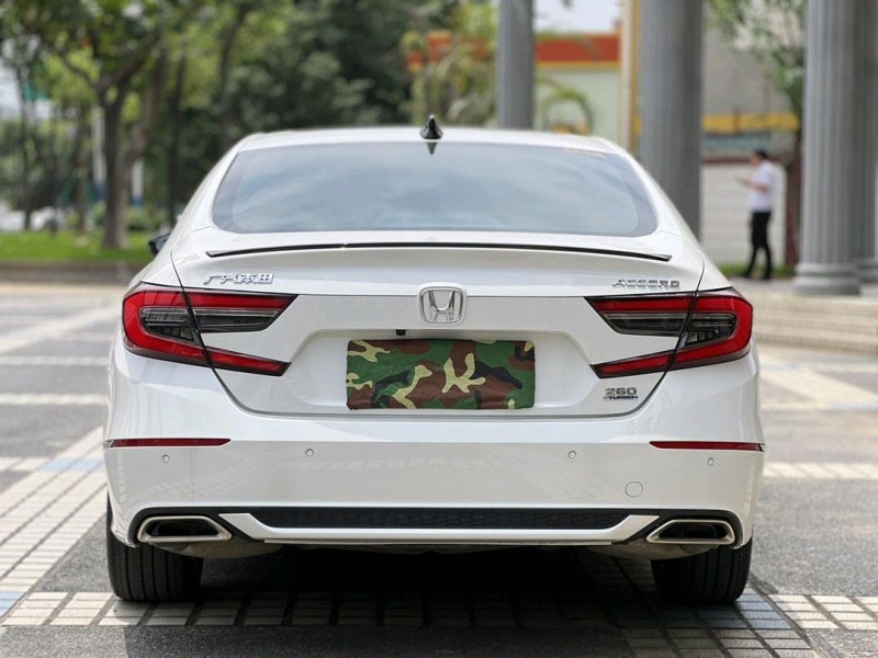 东莞22年本田雅阁9