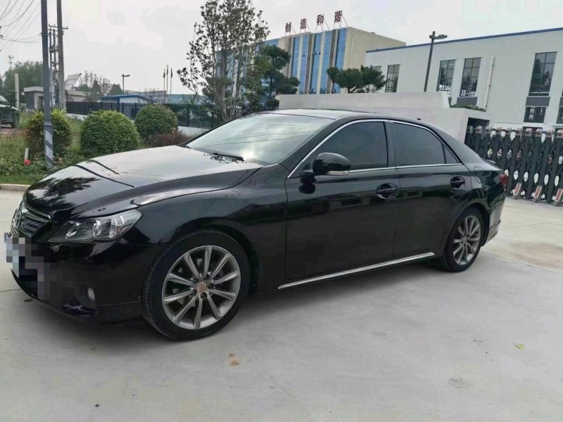 保定13年丰田锐志2