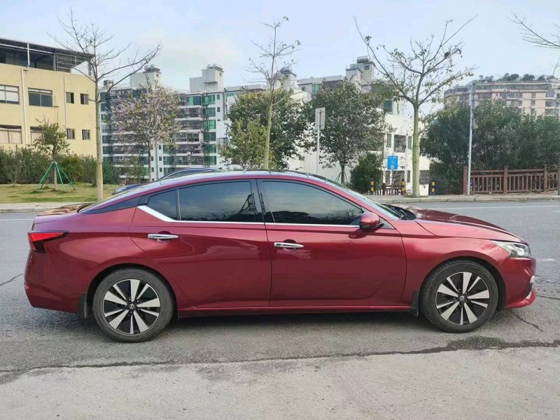 广州20年日产天籁4