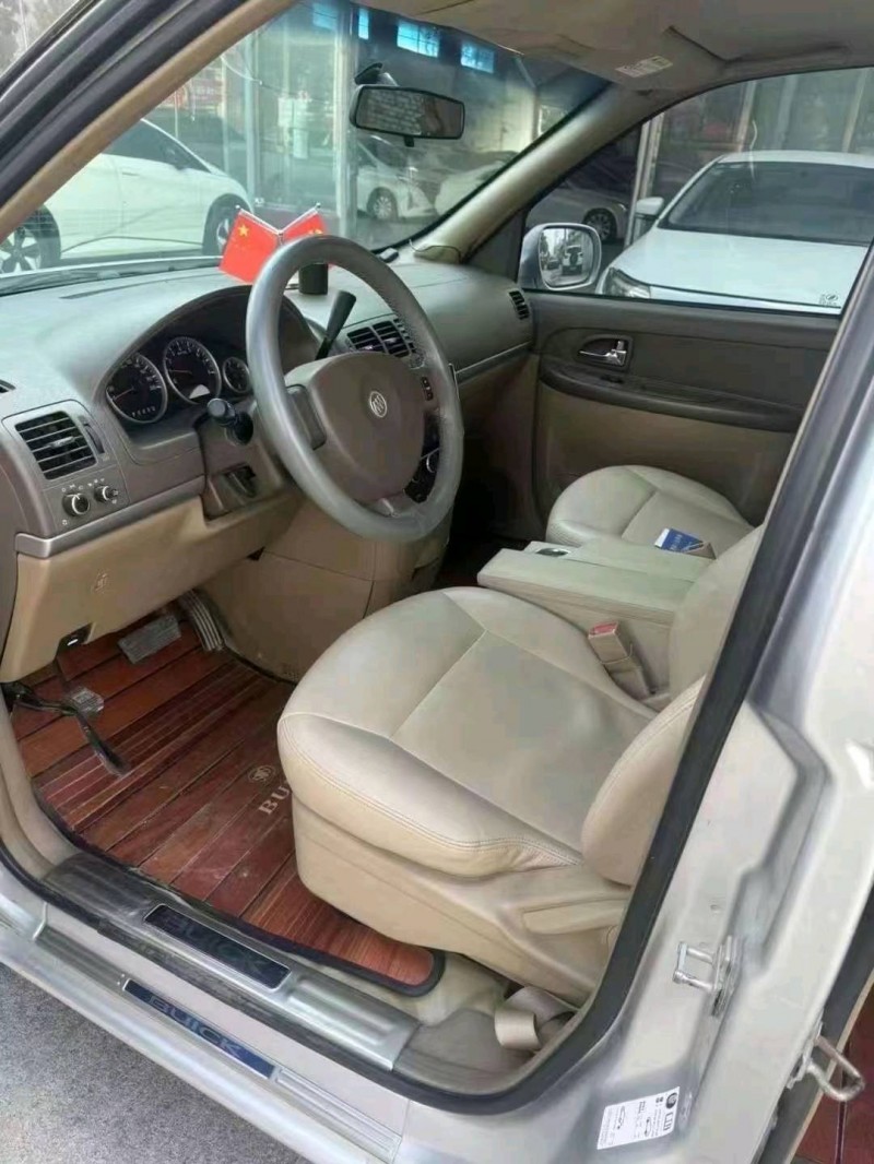 菏泽14年别克陆尊4