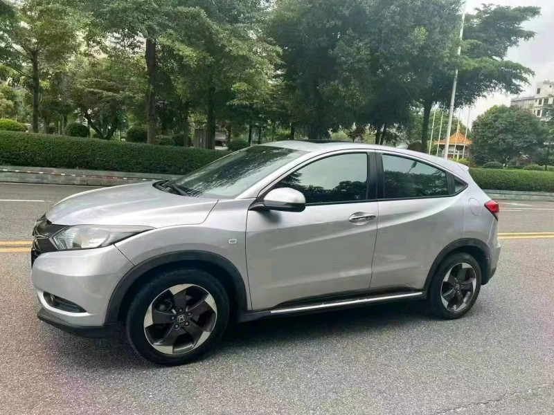 汕头16年本田缤智3