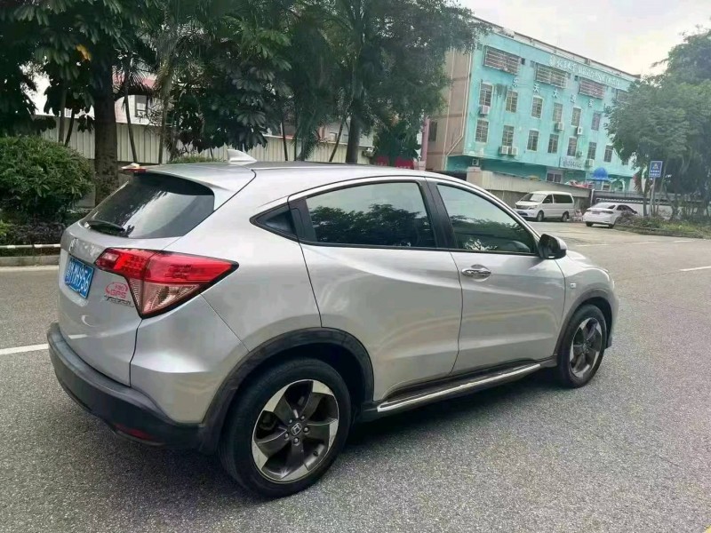 汕头16年本田缤智5