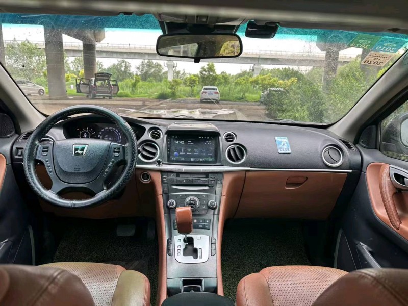 青岛12年纳智捷大7 SUV4