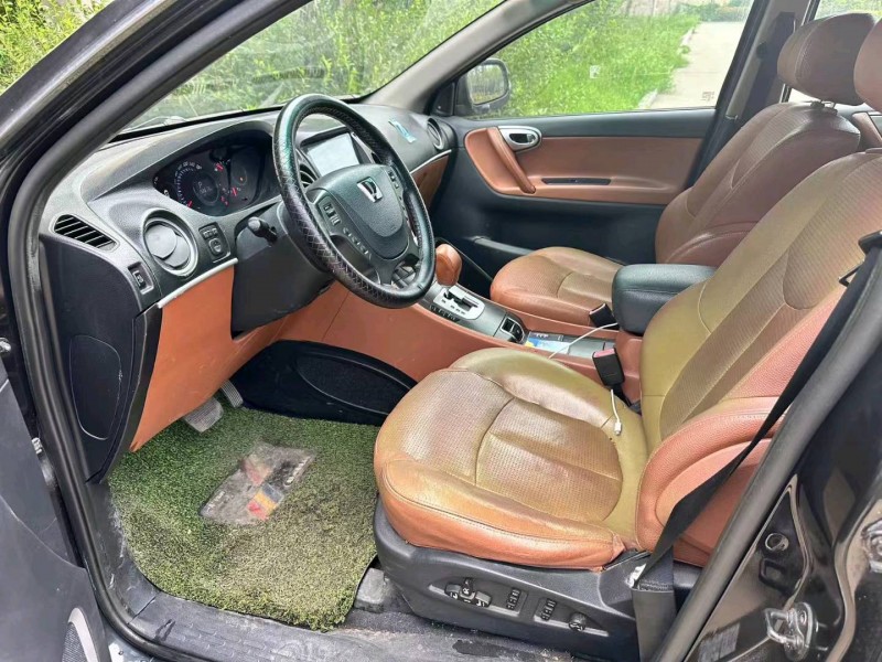 青岛12年纳智捷大7 SUV6