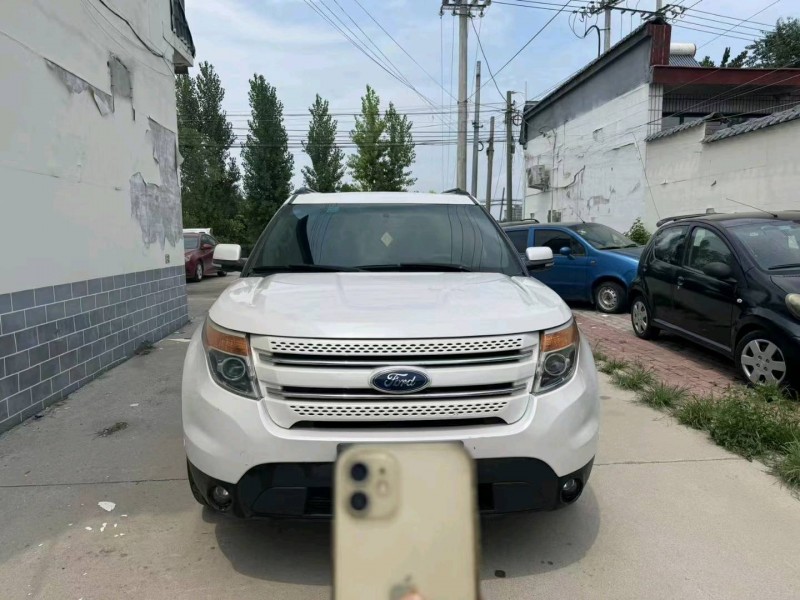 保定15年福特探险者1