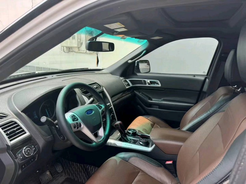 保定15年福特探险者5