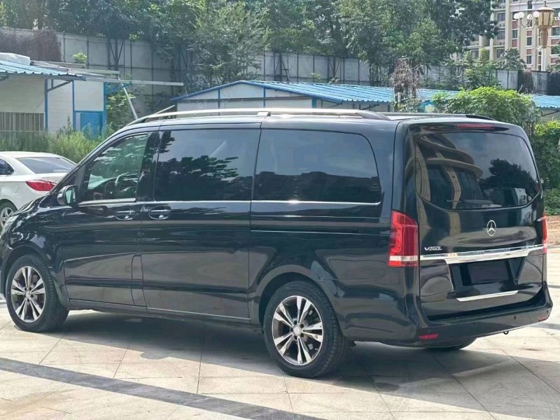 济宁18年奔驰V8