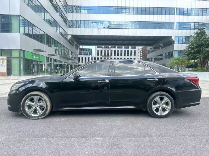 广州18年丰田皇冠3