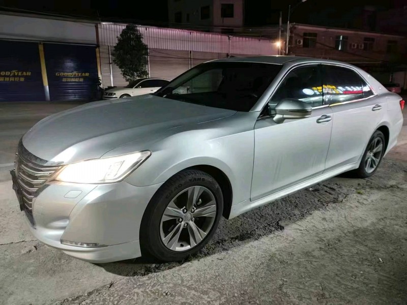 佛山16年丰田皇冠2