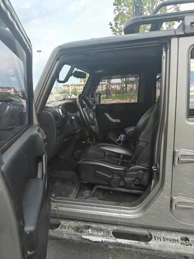 東營14年Jeep牧馬人5